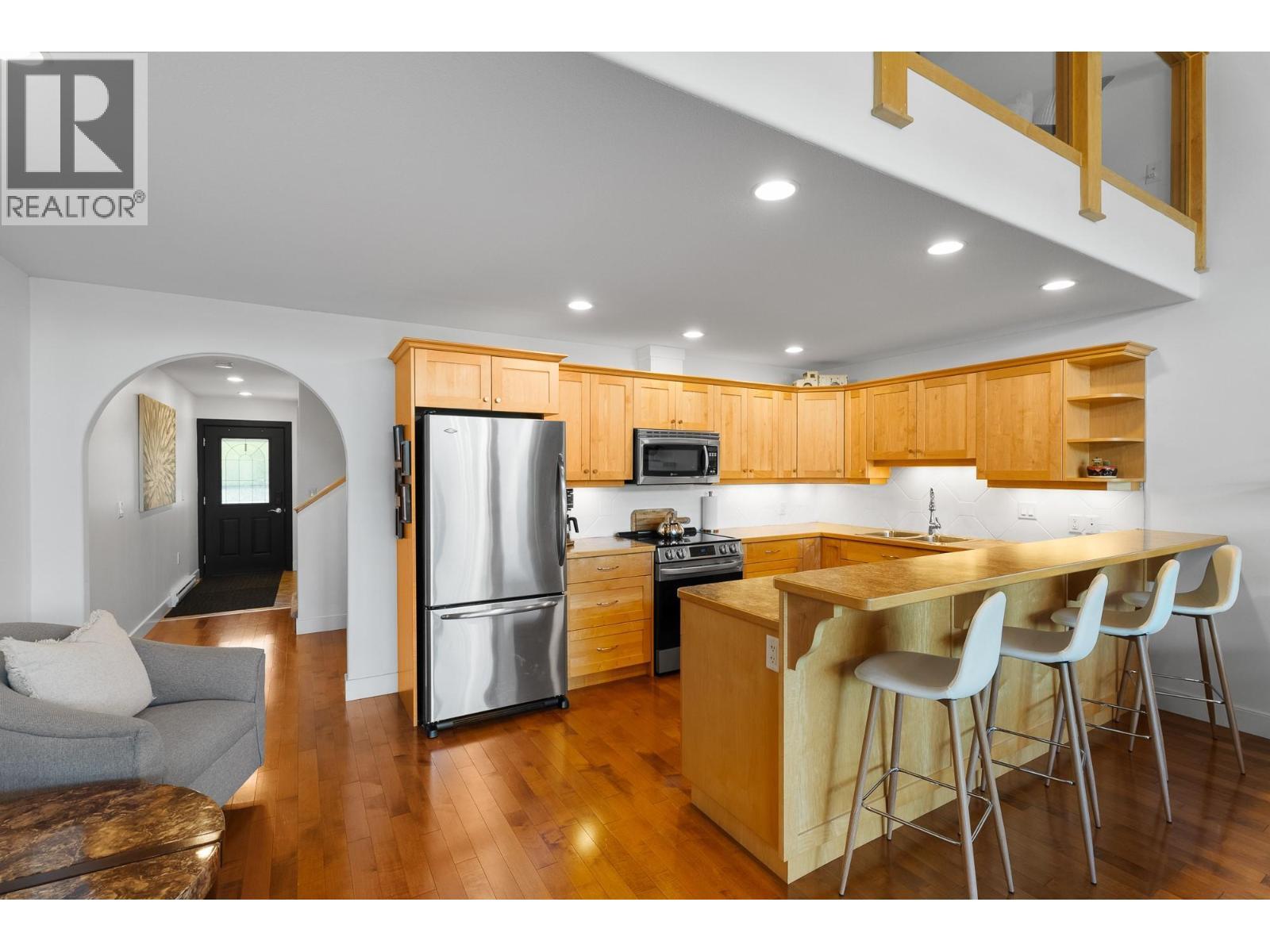 2802 Henstridge Road Unit# 2, Sorrento, BC - Indoor Photo Showing Kitchen With Stainless Steel Kitchen