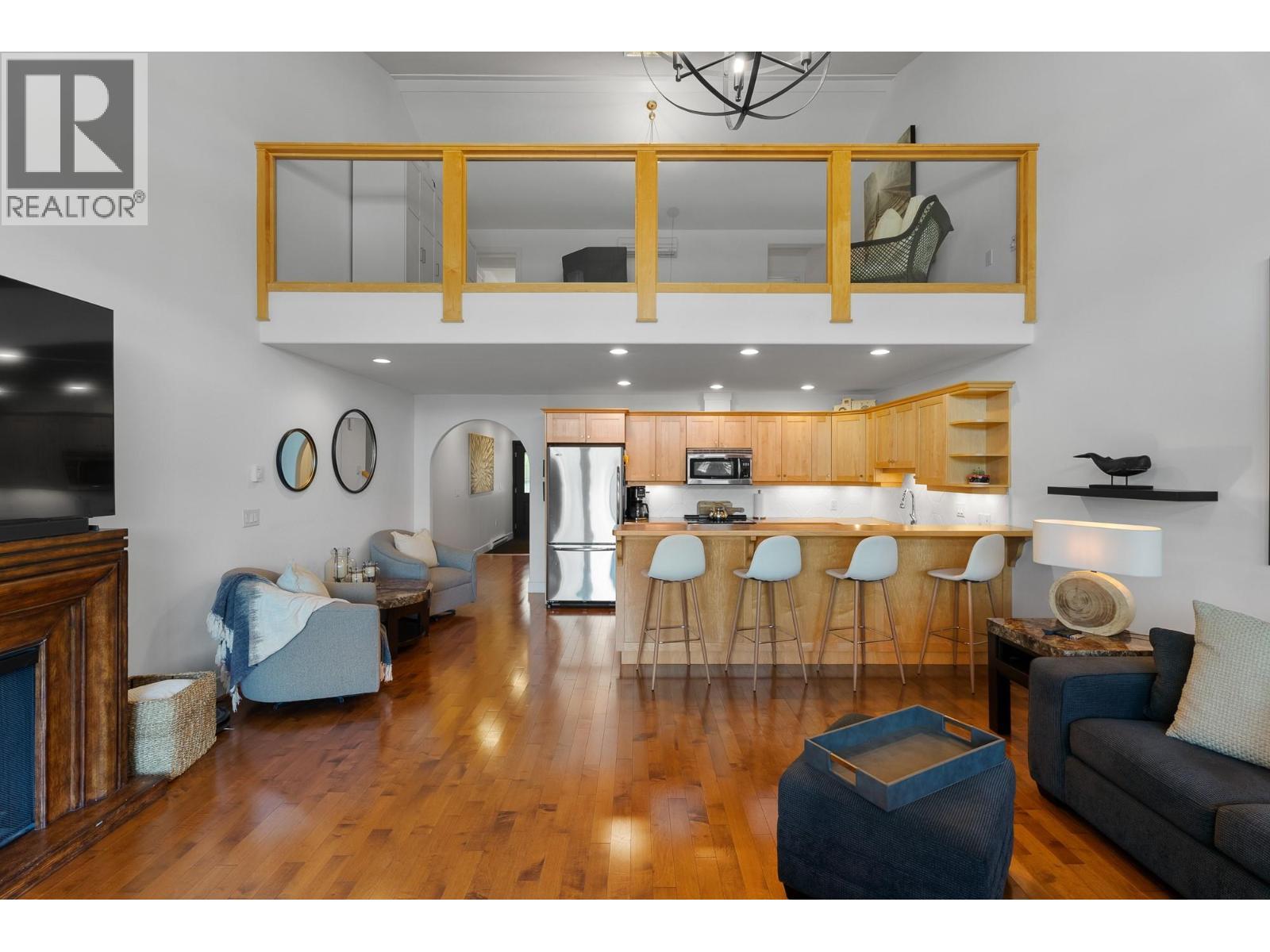 2802 Henstridge Road Unit# 2, Sorrento, BC - Indoor Photo Showing Other Room