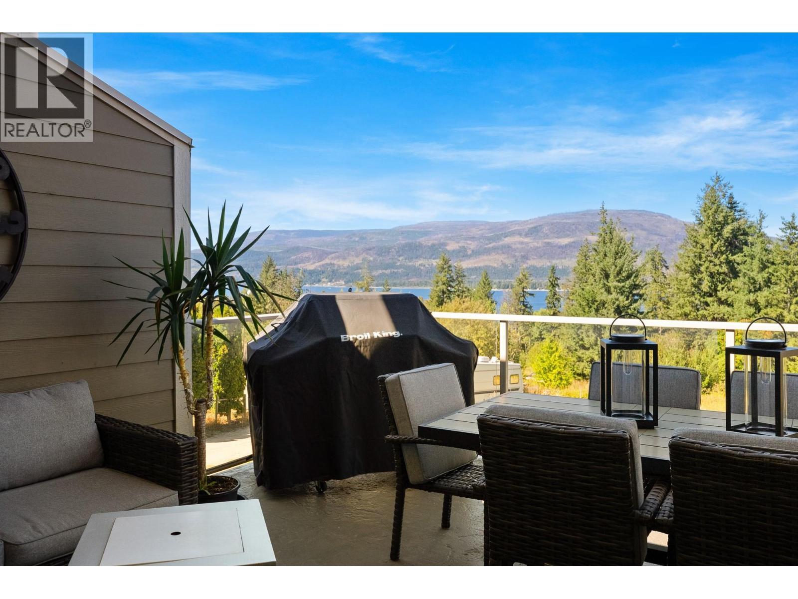 2802 Henstridge Road Unit# 2, Sorrento, BC - Outdoor With Deck Patio Veranda With Exterior