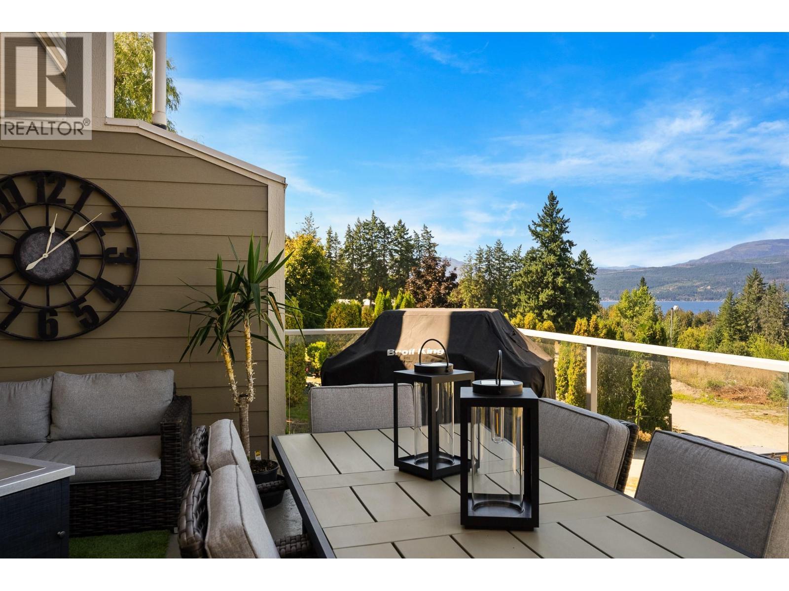 2802 Henstridge Road Unit# 2, Sorrento, BC - Outdoor With Deck Patio Veranda With Exterior