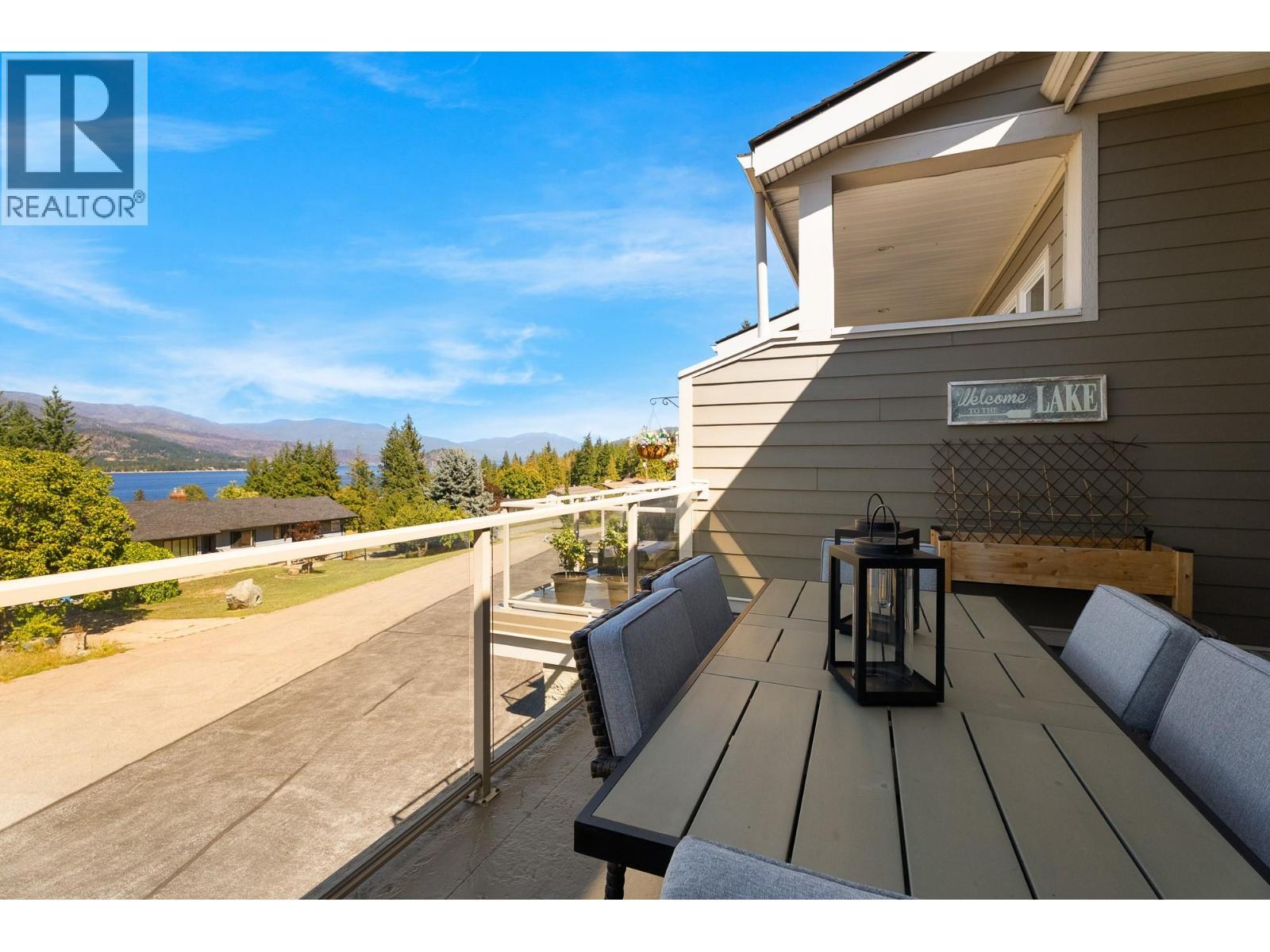 2802 Henstridge Road Unit# 2, Sorrento, BC - Outdoor With Exterior
