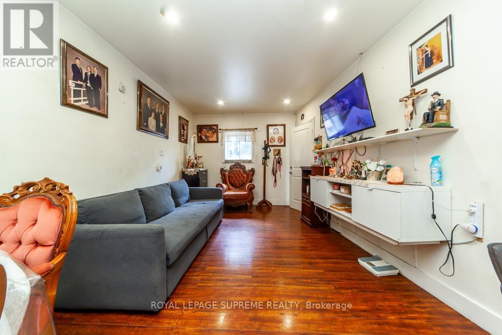 529 Rogers Road, Toronto, ON - Indoor Photo Showing Other Room