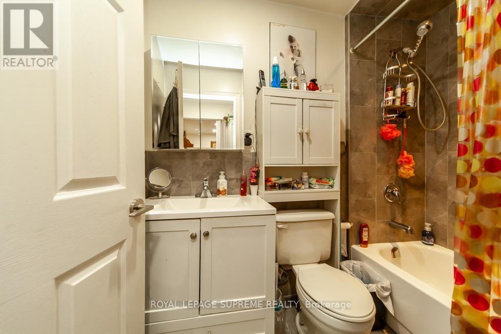 529 Rogers Road, Toronto, ON - Indoor Photo Showing Bathroom