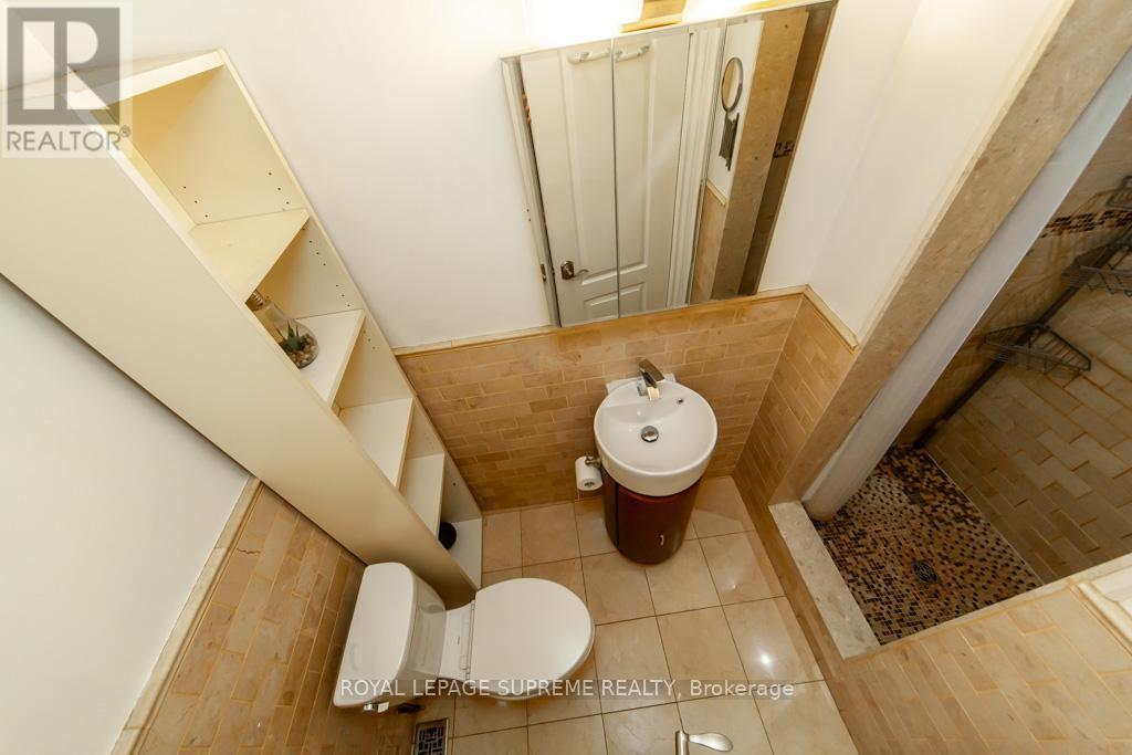 529 Rogers Road, Toronto, ON - Indoor Photo Showing Bathroom