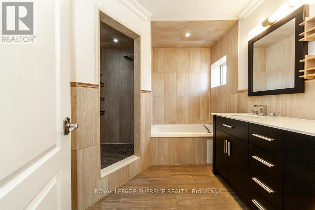 529 Rogers Road, Toronto, ON - Indoor Photo Showing Bathroom