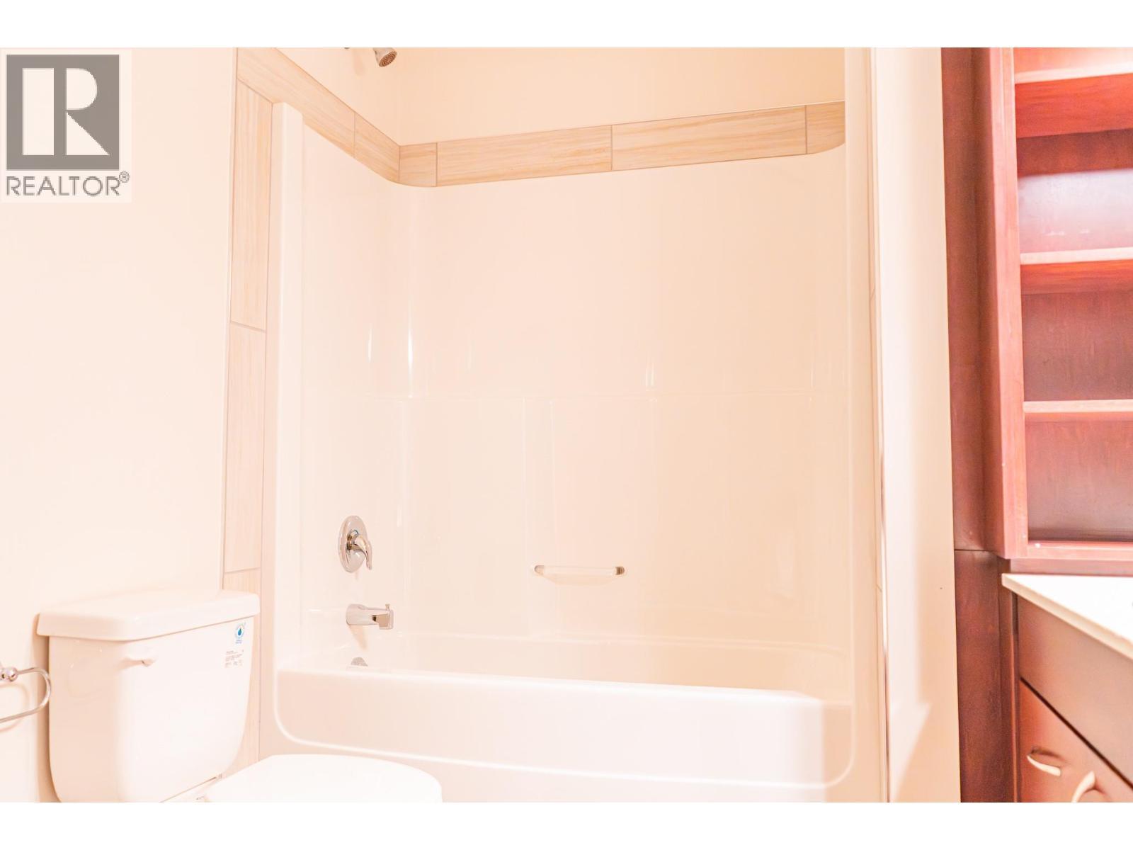 2032 86 Avenue Unit# 1202, Dawson Creek, BC - Indoor Photo Showing Bathroom