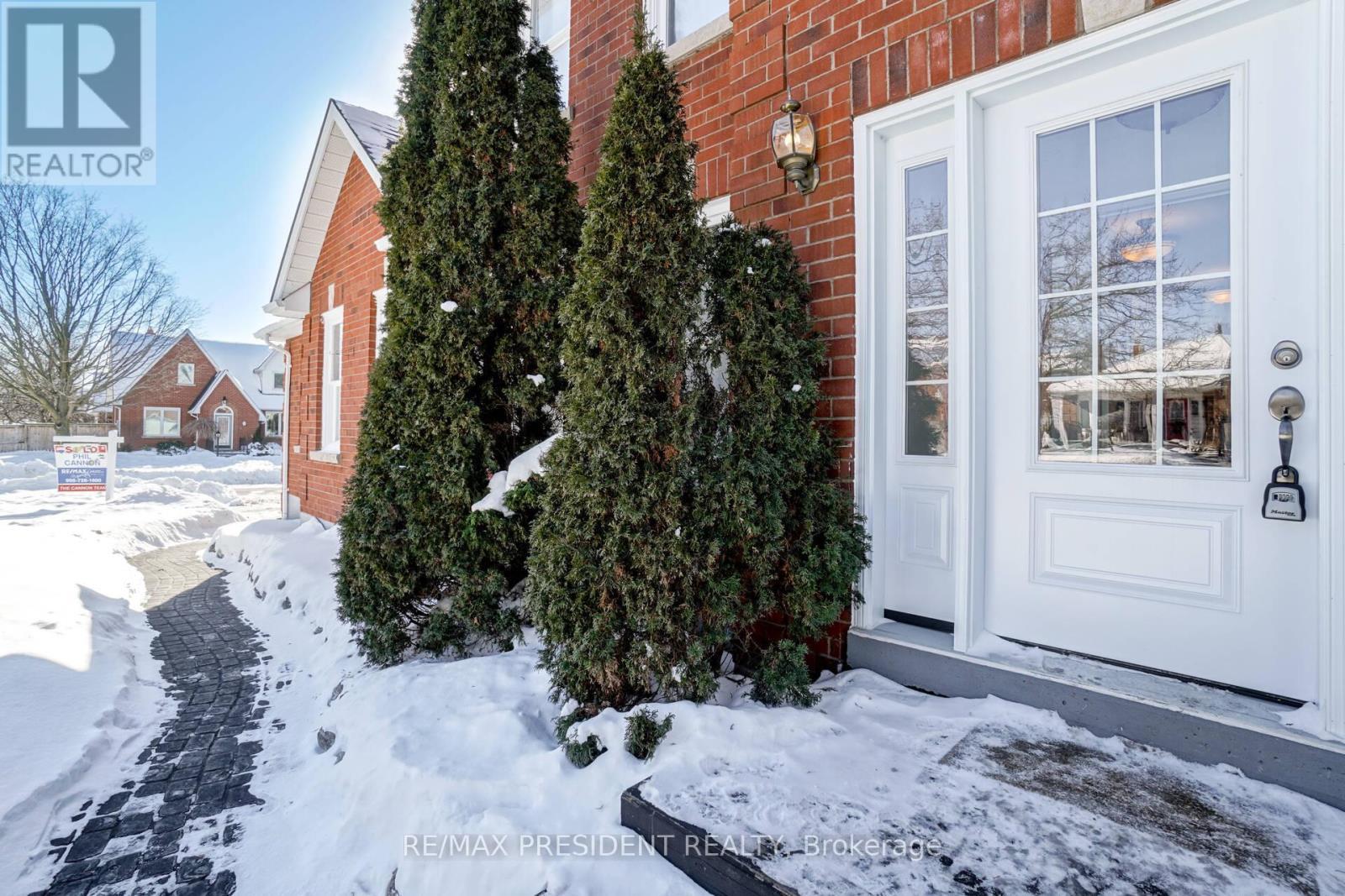 2 White Cliffe Drive, Clarington, ON - Outdoor