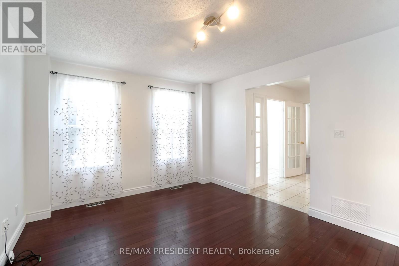 2 White Cliffe Drive, Clarington, ON - Indoor Photo Showing Other Room