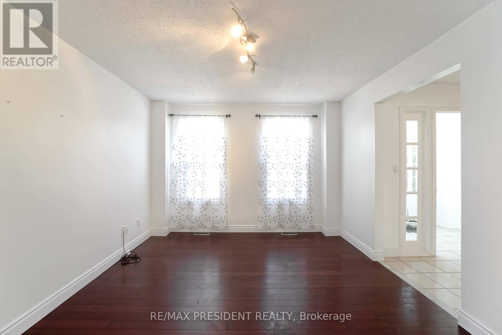 2 White Cliffe Drive, Clarington, ON - Indoor Photo Showing Other Room