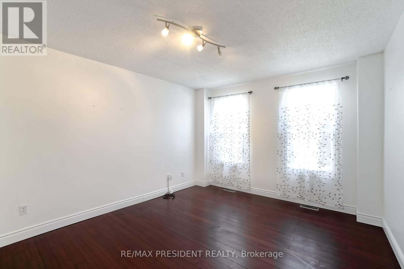 2 White Cliffe Drive, Clarington, ON - Indoor Photo Showing Other Room