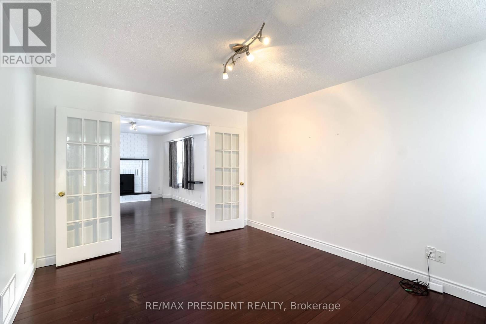 2 White Cliffe Drive, Clarington, ON - Indoor Photo Showing Other Room