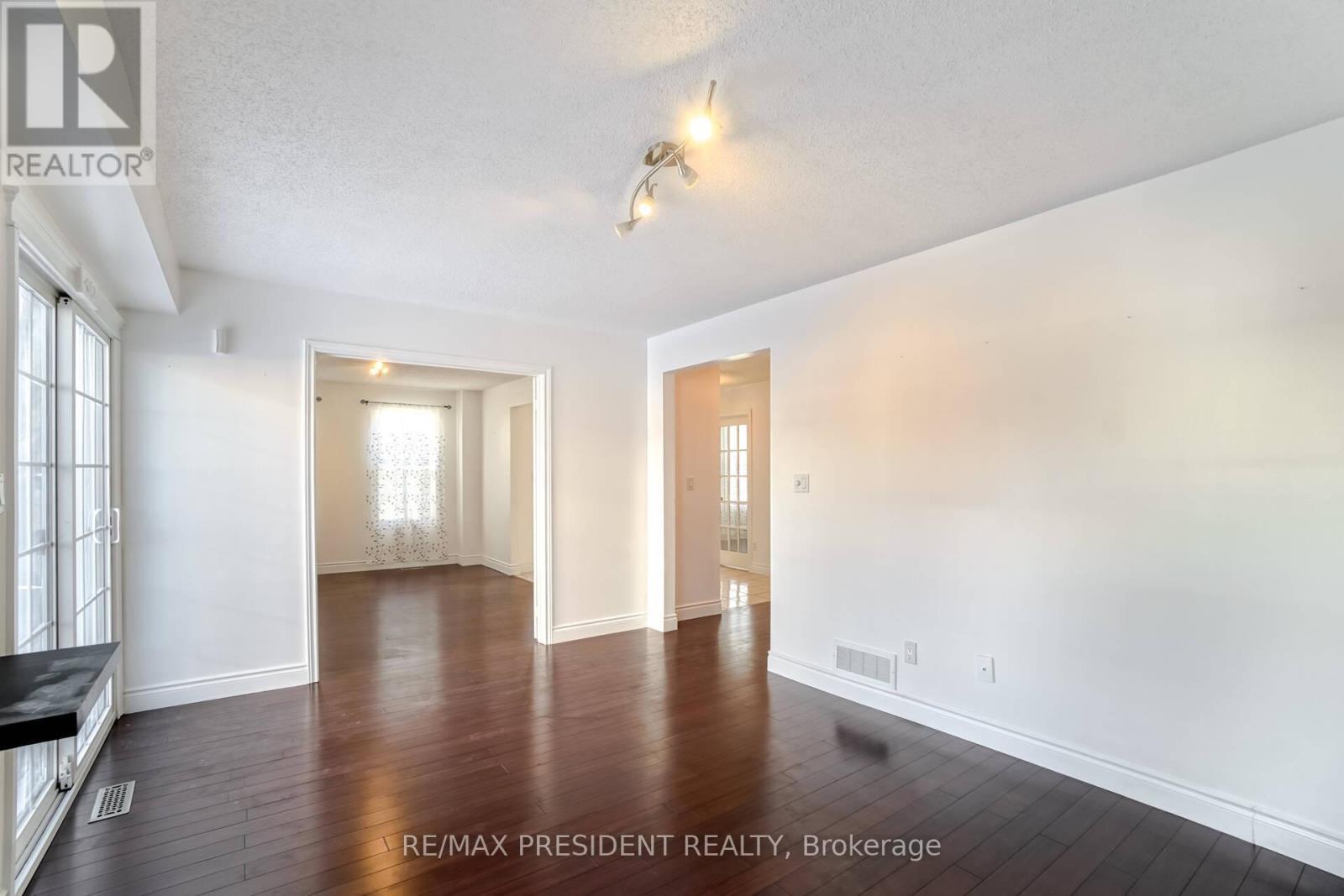 2 White Cliffe Drive, Clarington, ON - Indoor Photo Showing Other Room