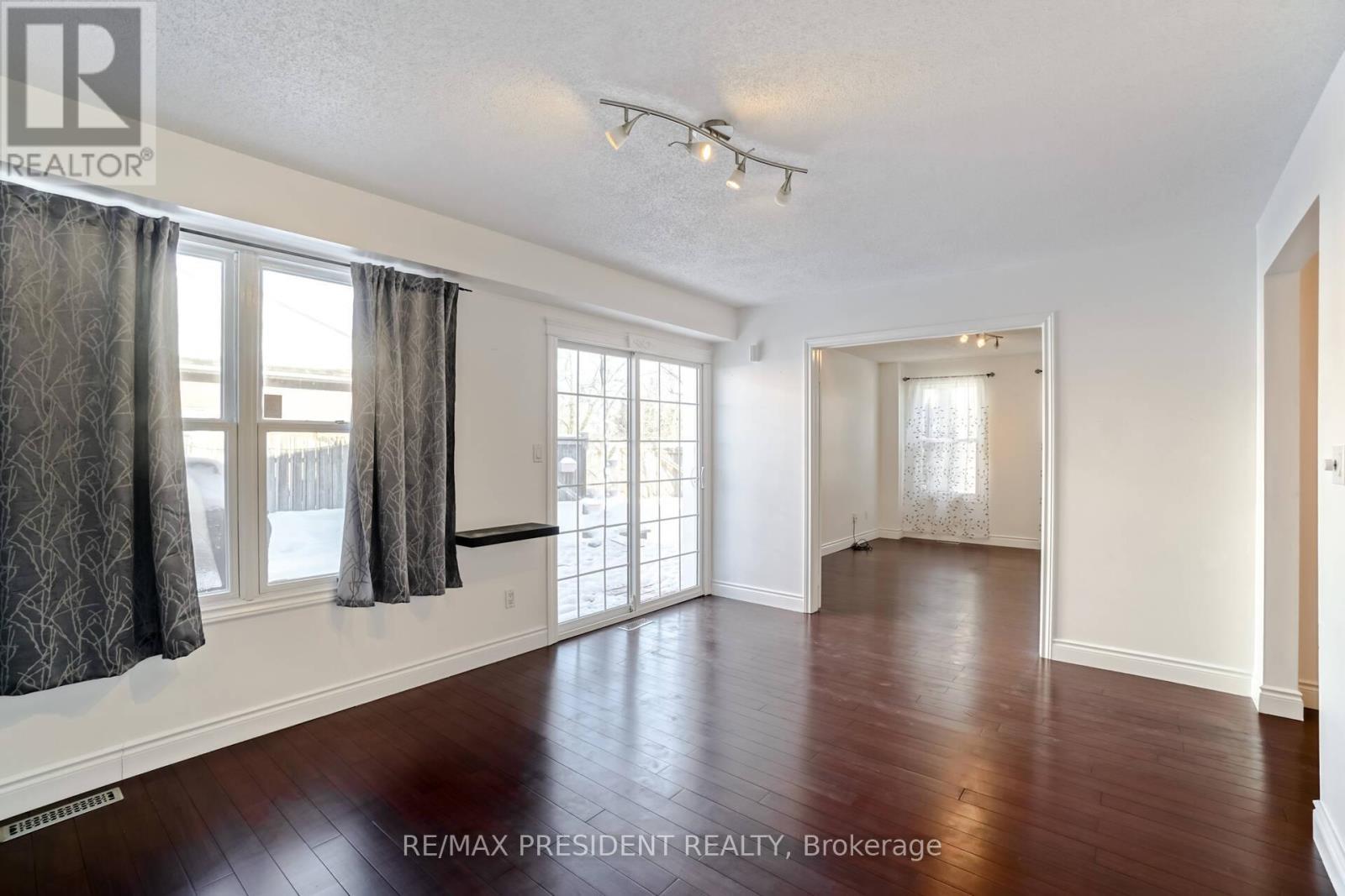 2 White Cliffe Drive, Clarington, ON - Indoor Photo Showing Other Room