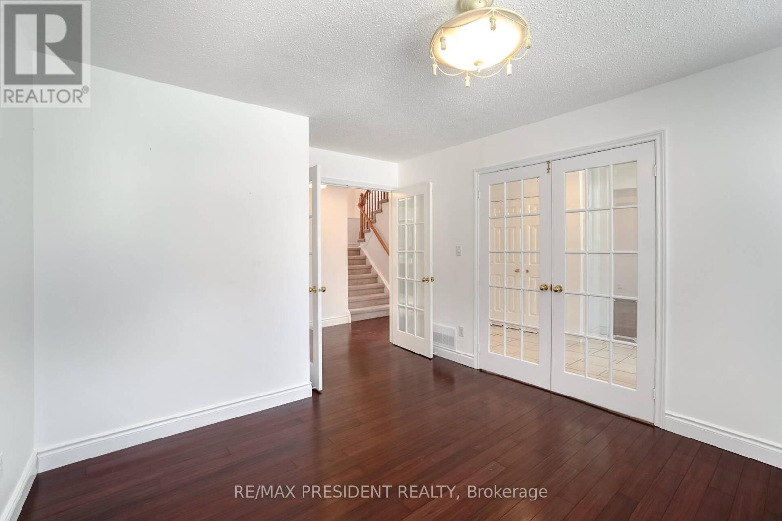 2 White Cliffe Drive, Clarington, ON - Indoor Photo Showing Other Room