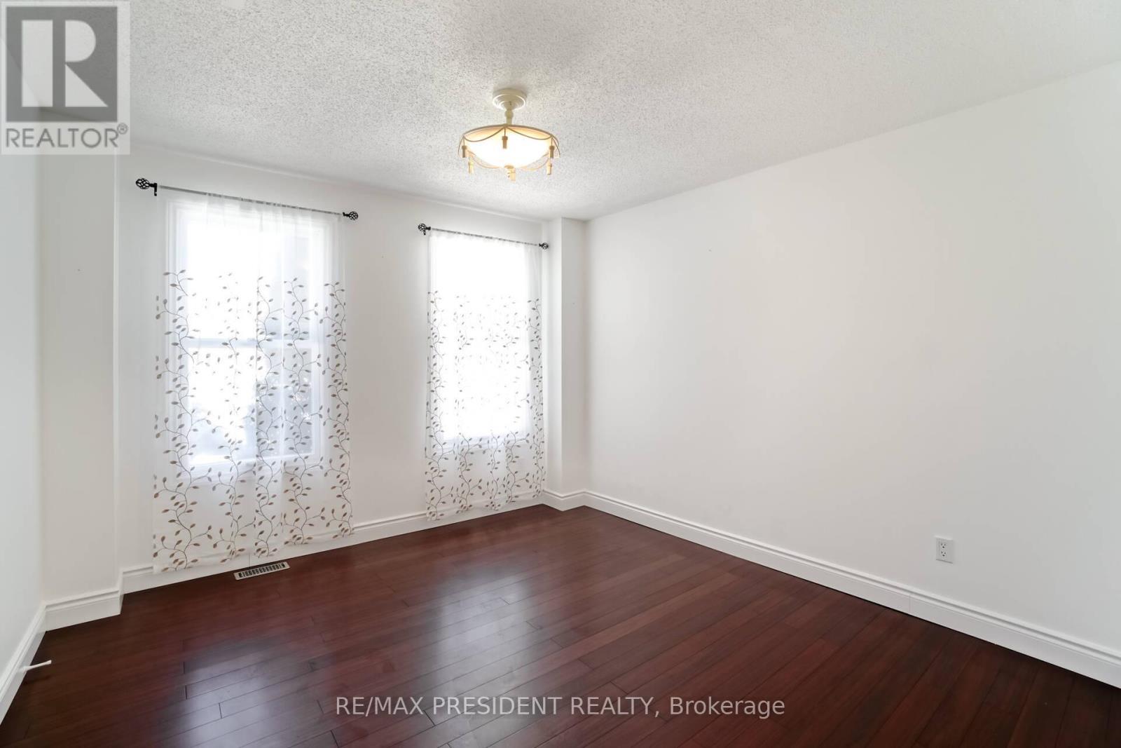 2 White Cliffe Drive, Clarington, ON - Indoor Photo Showing Other Room