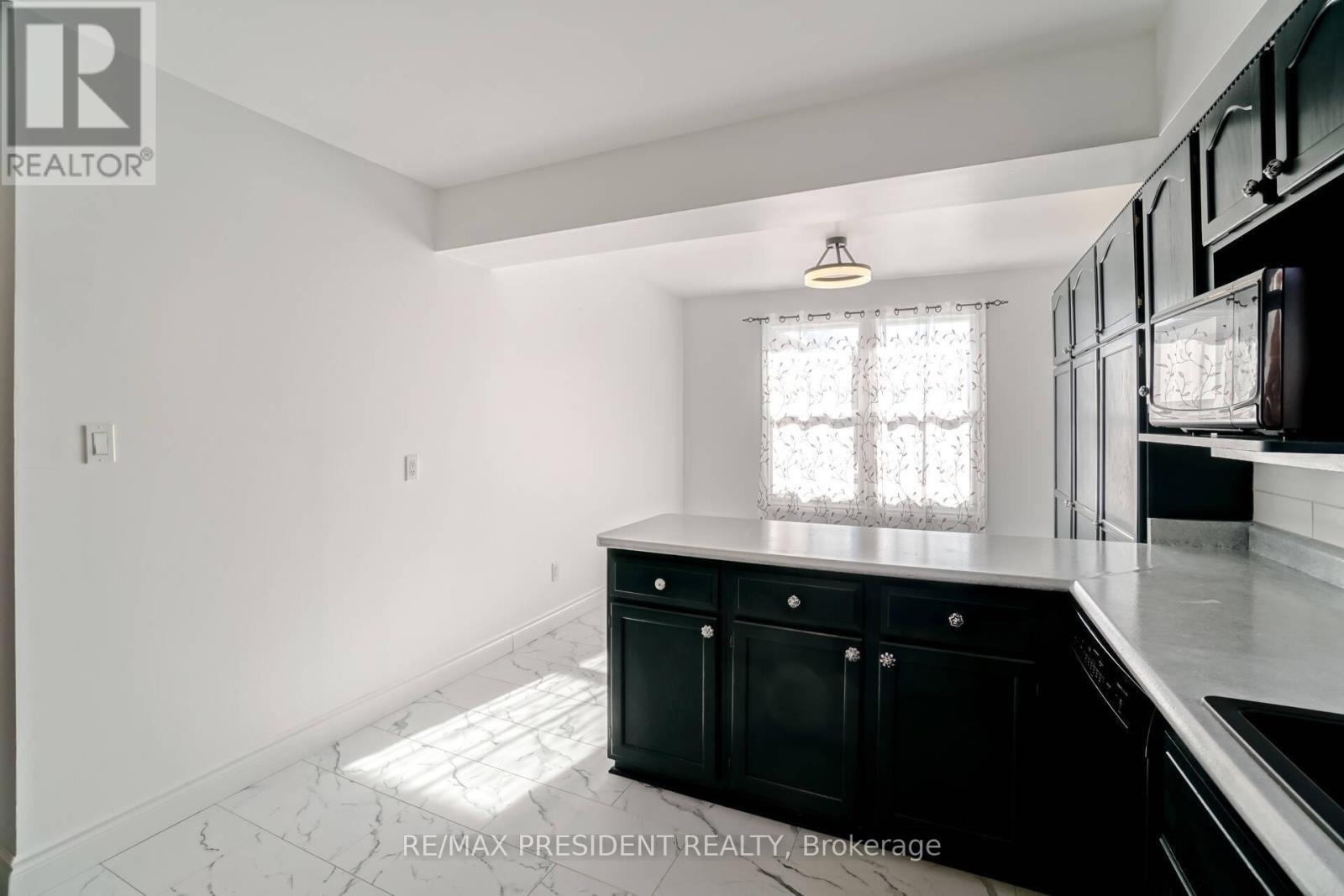 2 White Cliffe Drive, Clarington, ON - Indoor
