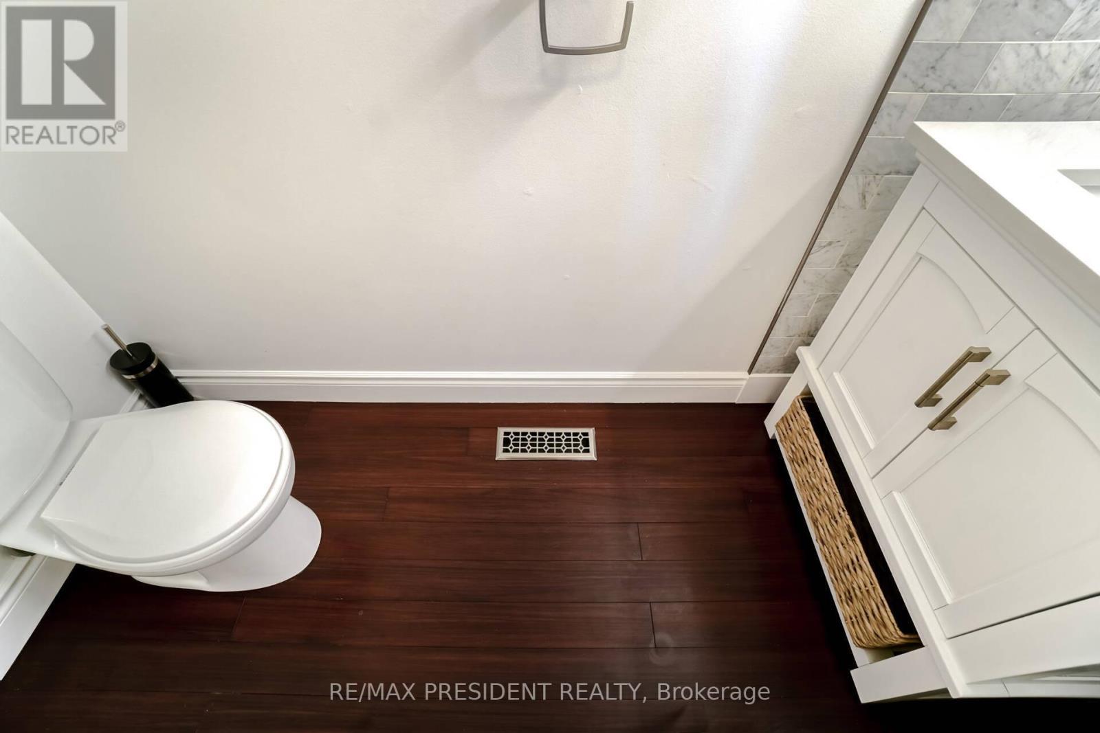 2 White Cliffe Drive, Clarington, ON - Indoor Photo Showing Bathroom