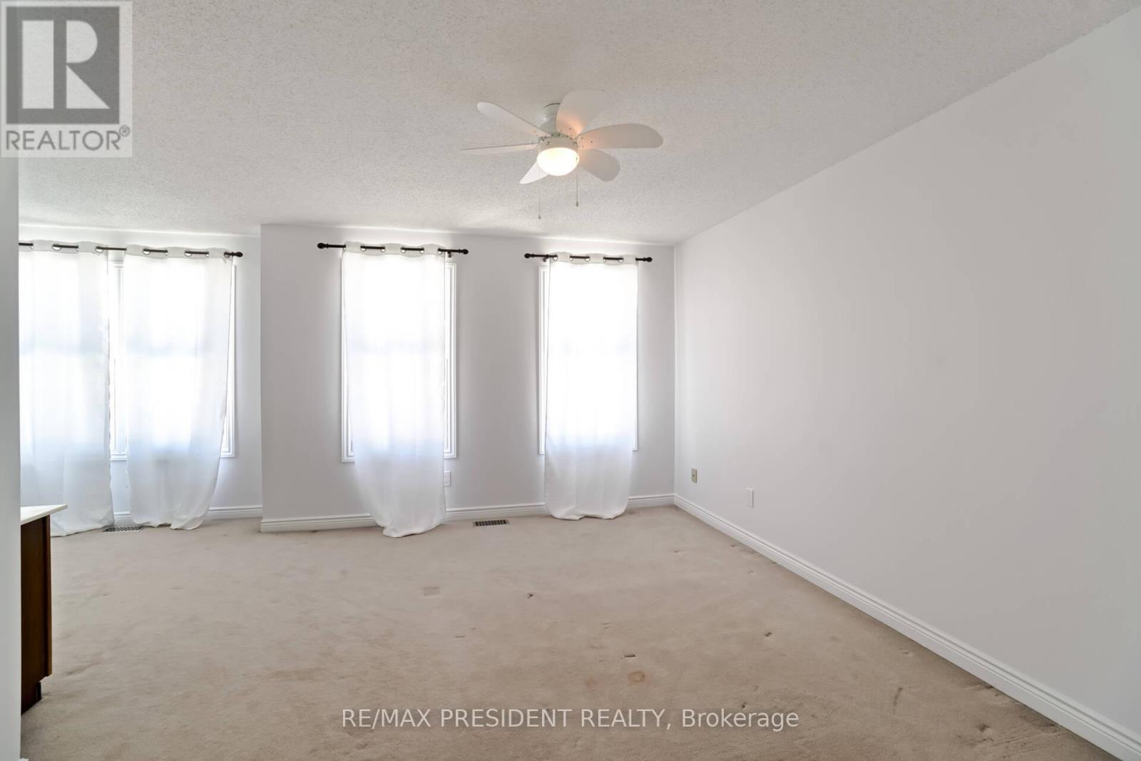 2 White Cliffe Drive, Clarington, ON - Indoor Photo Showing Other Room