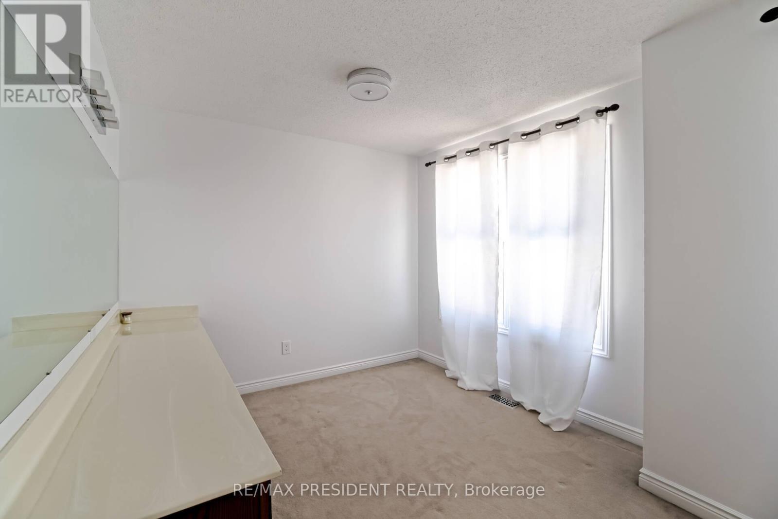 2 White Cliffe Drive, Clarington, ON - Indoor Photo Showing Other Room