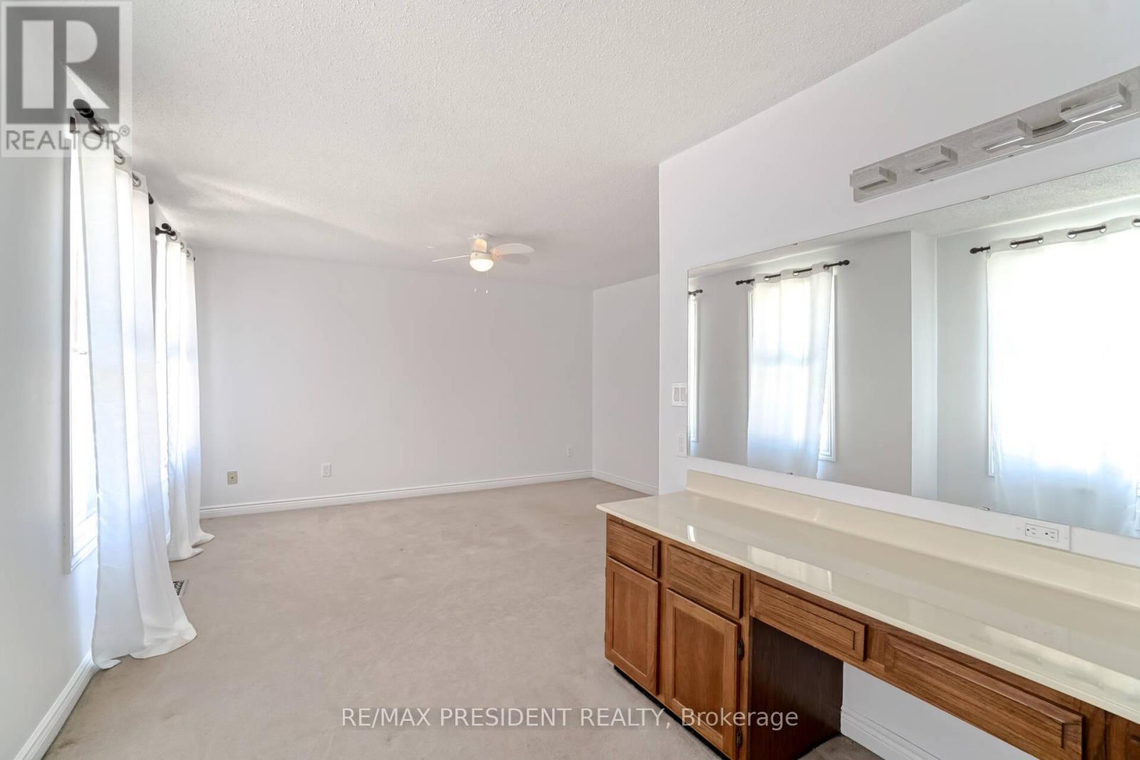 2 White Cliffe Drive, Clarington, ON - Indoor Photo Showing Other Room
