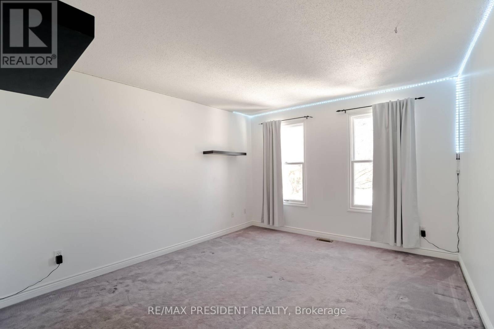 2 White Cliffe Drive, Clarington, ON - Indoor Photo Showing Other Room