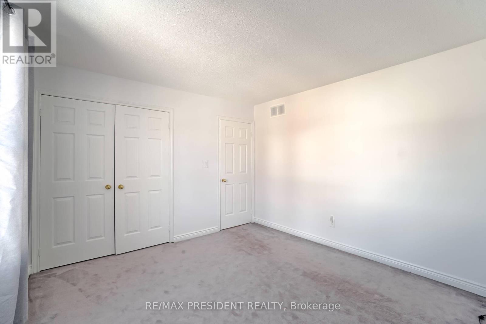 2 White Cliffe Drive, Clarington, ON - Indoor Photo Showing Other Room