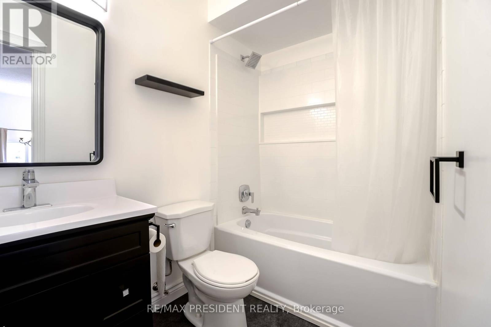 2 White Cliffe Drive, Clarington, ON - Indoor Photo Showing Bathroom