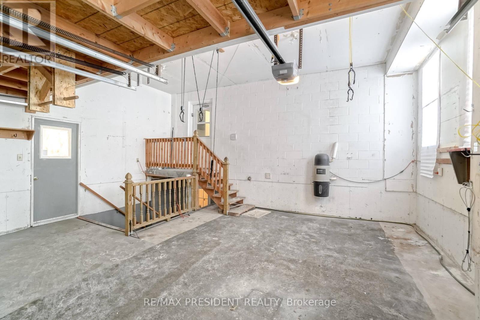 2 White Cliffe Drive, Clarington, ON - Indoor Photo Showing Basement