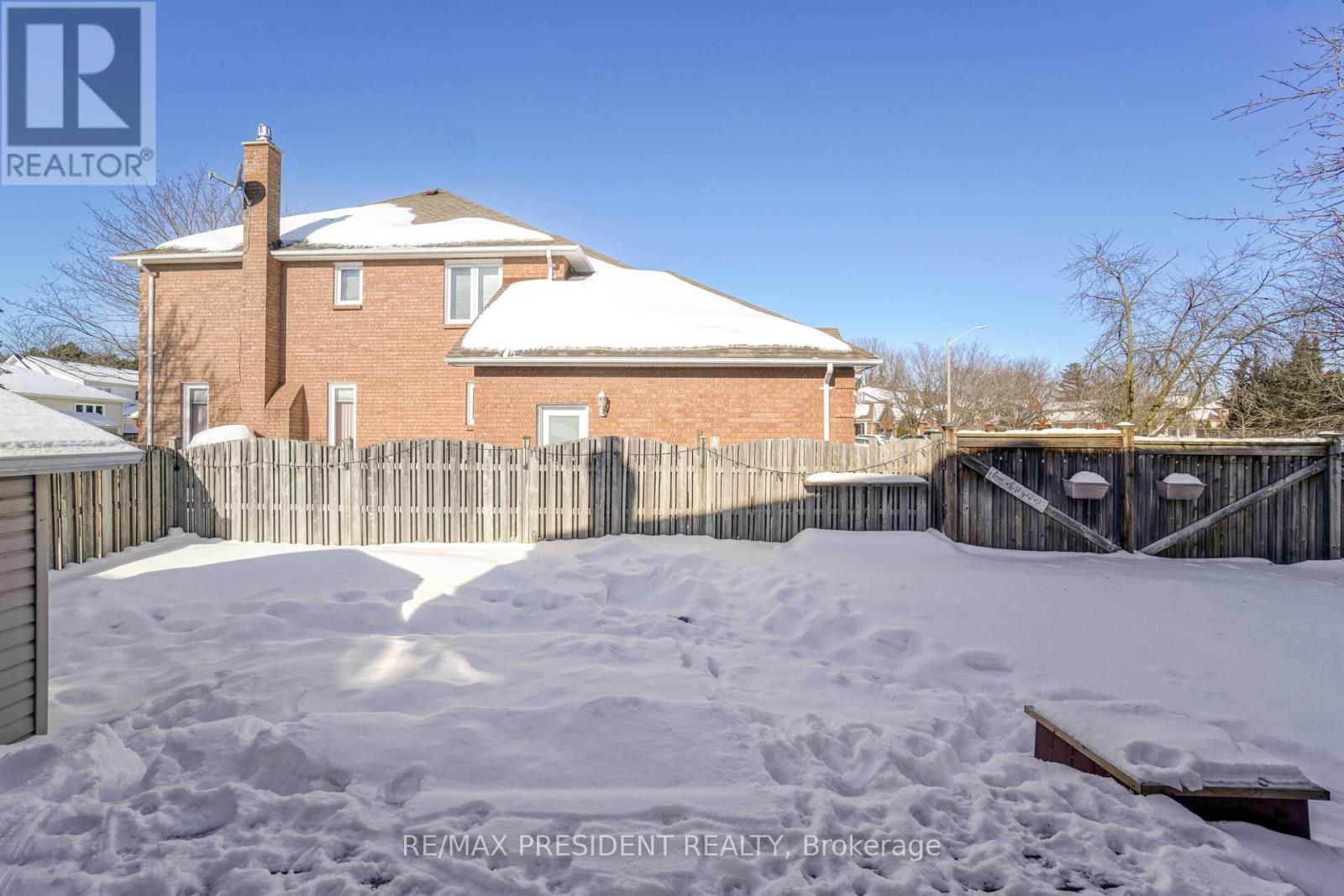 2 White Cliffe Drive, Clarington, ON - Outdoor