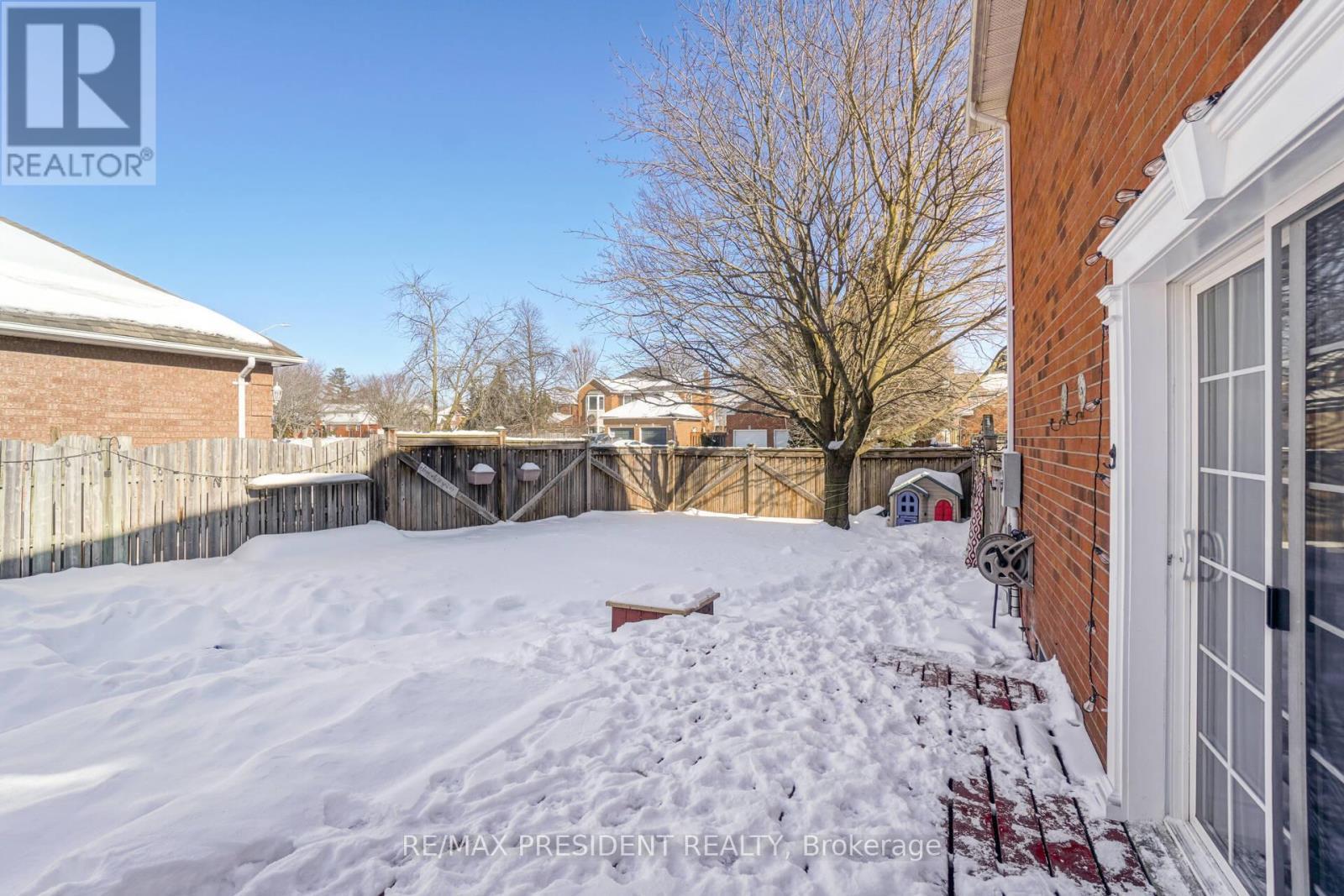 2 White Cliffe Drive, Clarington, ON - Outdoor
