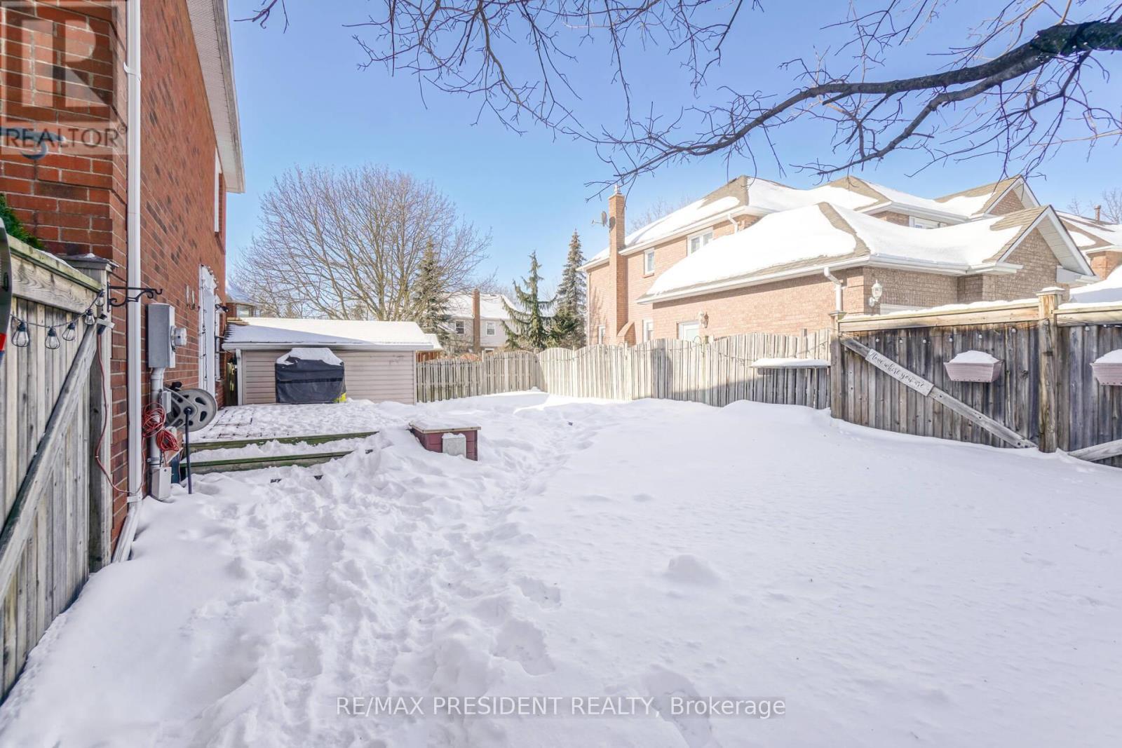 2 White Cliffe Drive, Clarington, ON - Outdoor