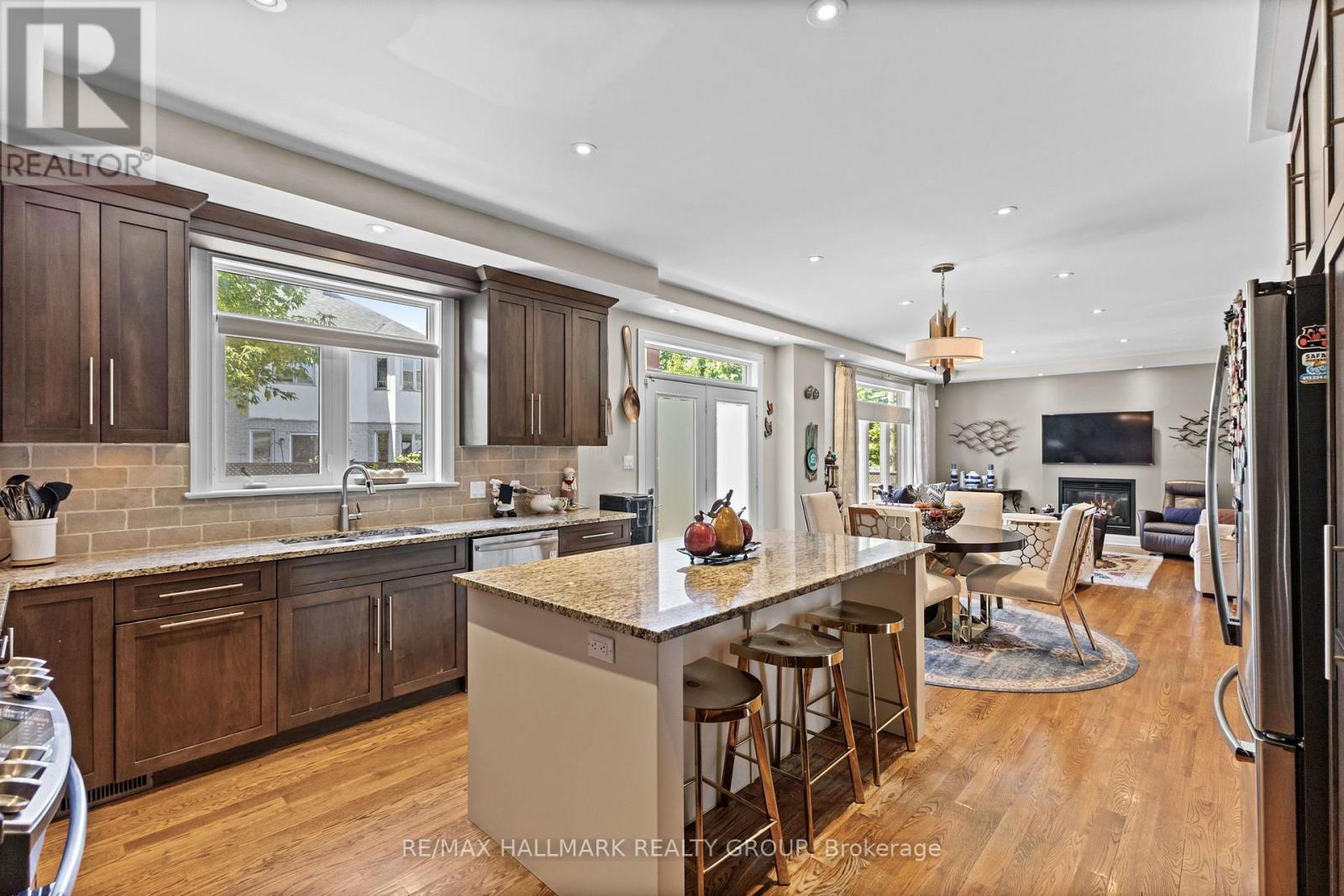 2266 Prospect Avenue, Ottawa, ON - Indoor Photo Showing Kitchen With Upgraded Kitchen
