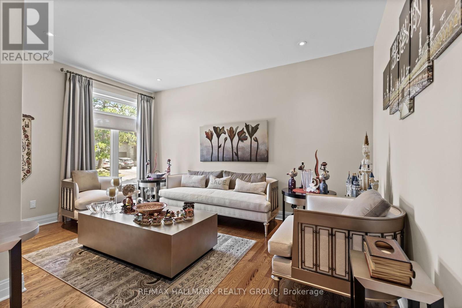 2266 Prospect Avenue, Ottawa, ON - Indoor Photo Showing Living Room