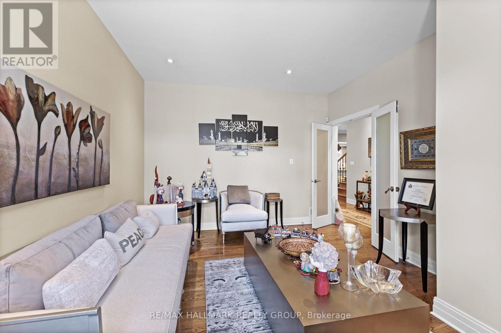 2266 Prospect Avenue, Ottawa, ON - Indoor Photo Showing Living Room