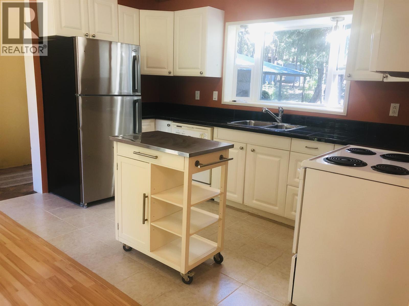 3024 Keldon Road, Lac La Hache, BC - Indoor Photo Showing Kitchen With Double Sink