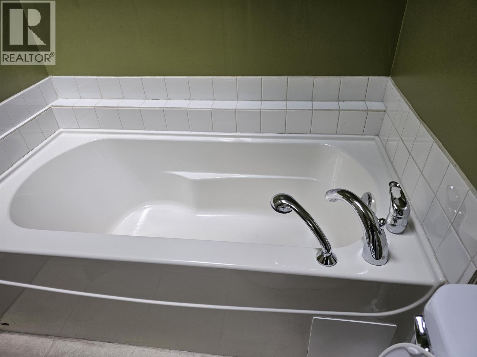 3024 Keldon Road, Lac La Hache, BC - Indoor Photo Showing Bathroom