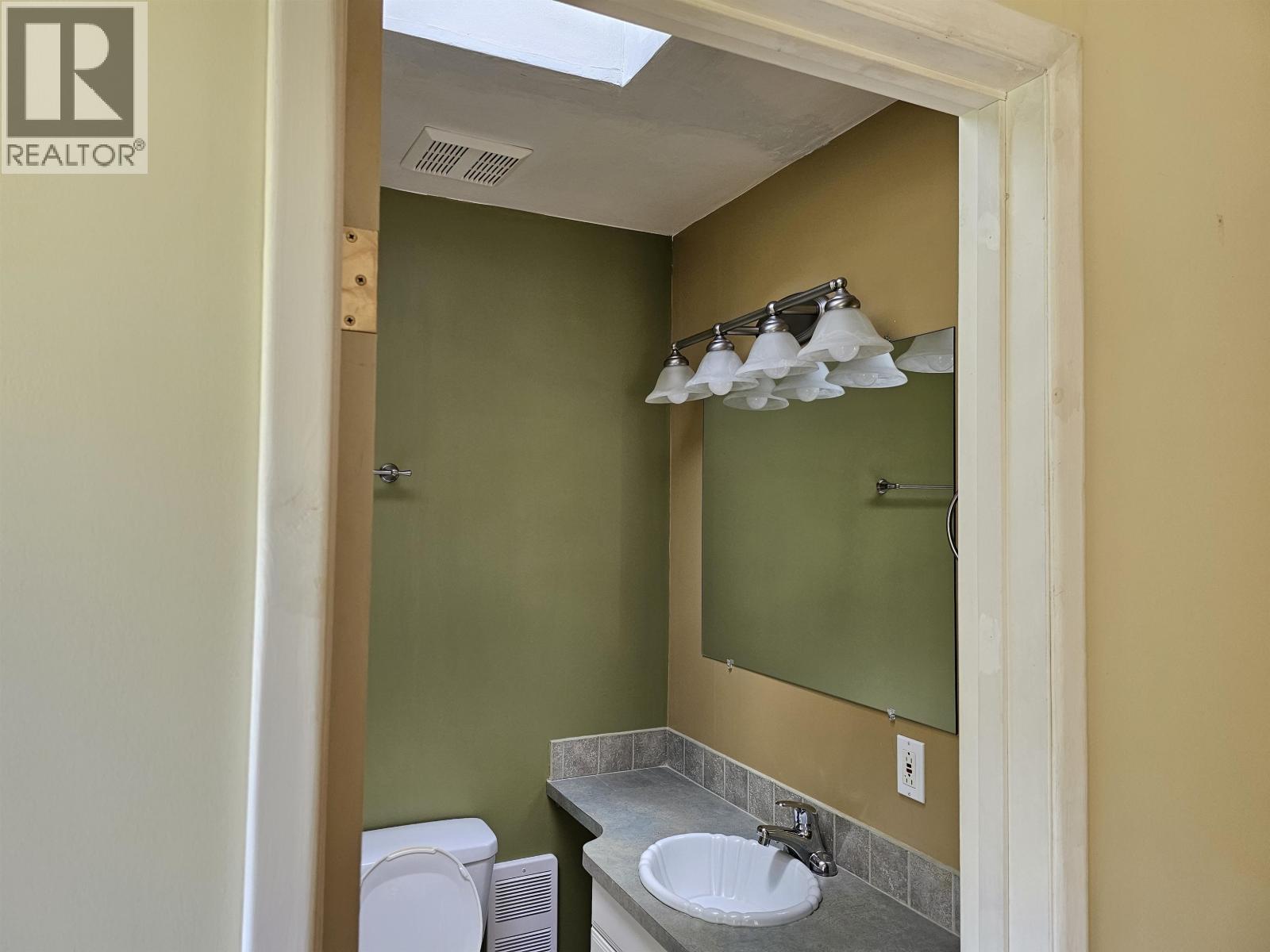 3024 Keldon Road, Lac La Hache, BC - Indoor Photo Showing Bathroom