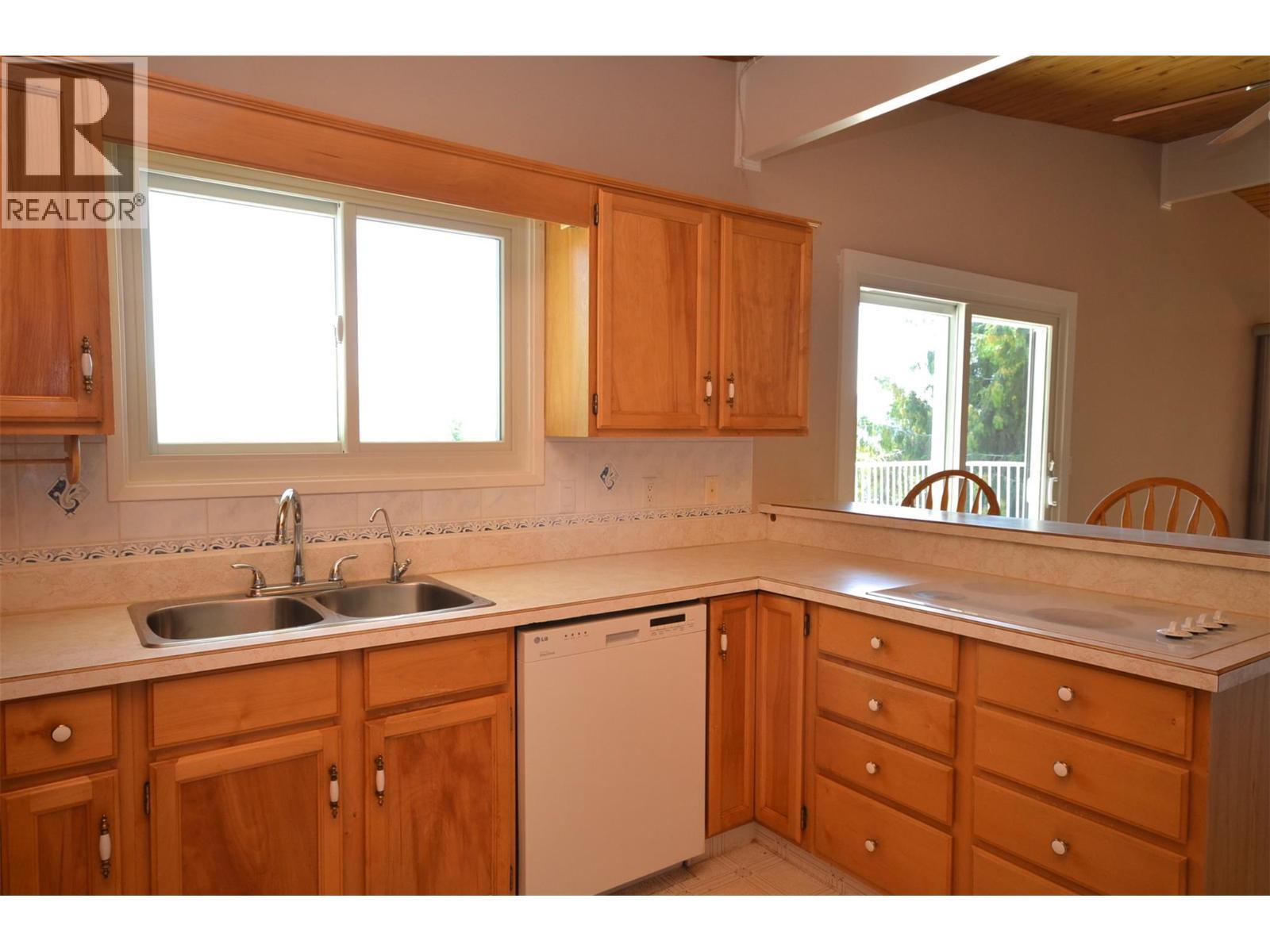 Great work space - 6609 Southwind Road, Vernon, BC - Indoor Photo Showing Kitchen With Double Sink