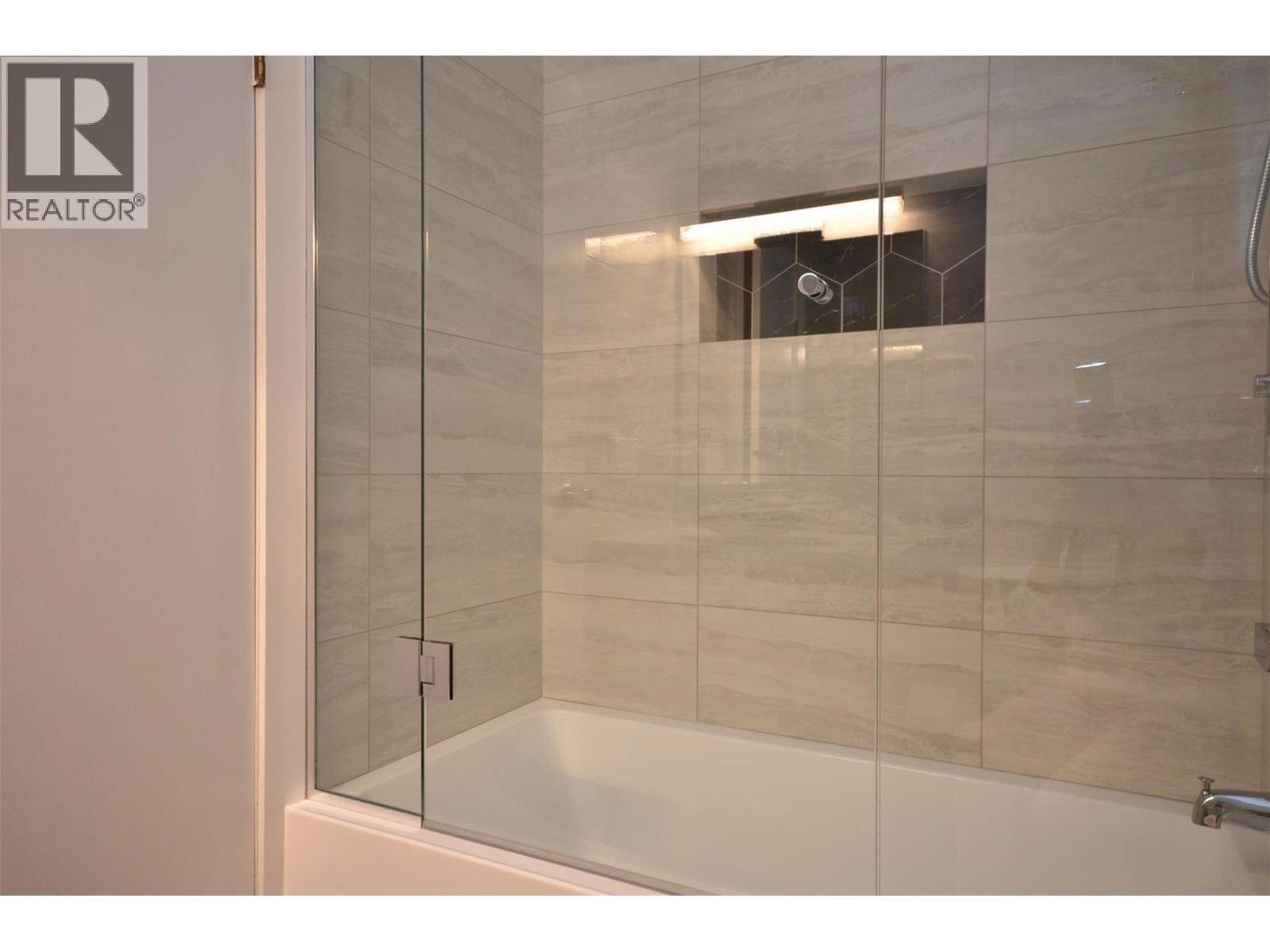 Main Bath - European Craftmanship - 6609 Southwind Road, Vernon, BC - Indoor Photo Showing Bathroom