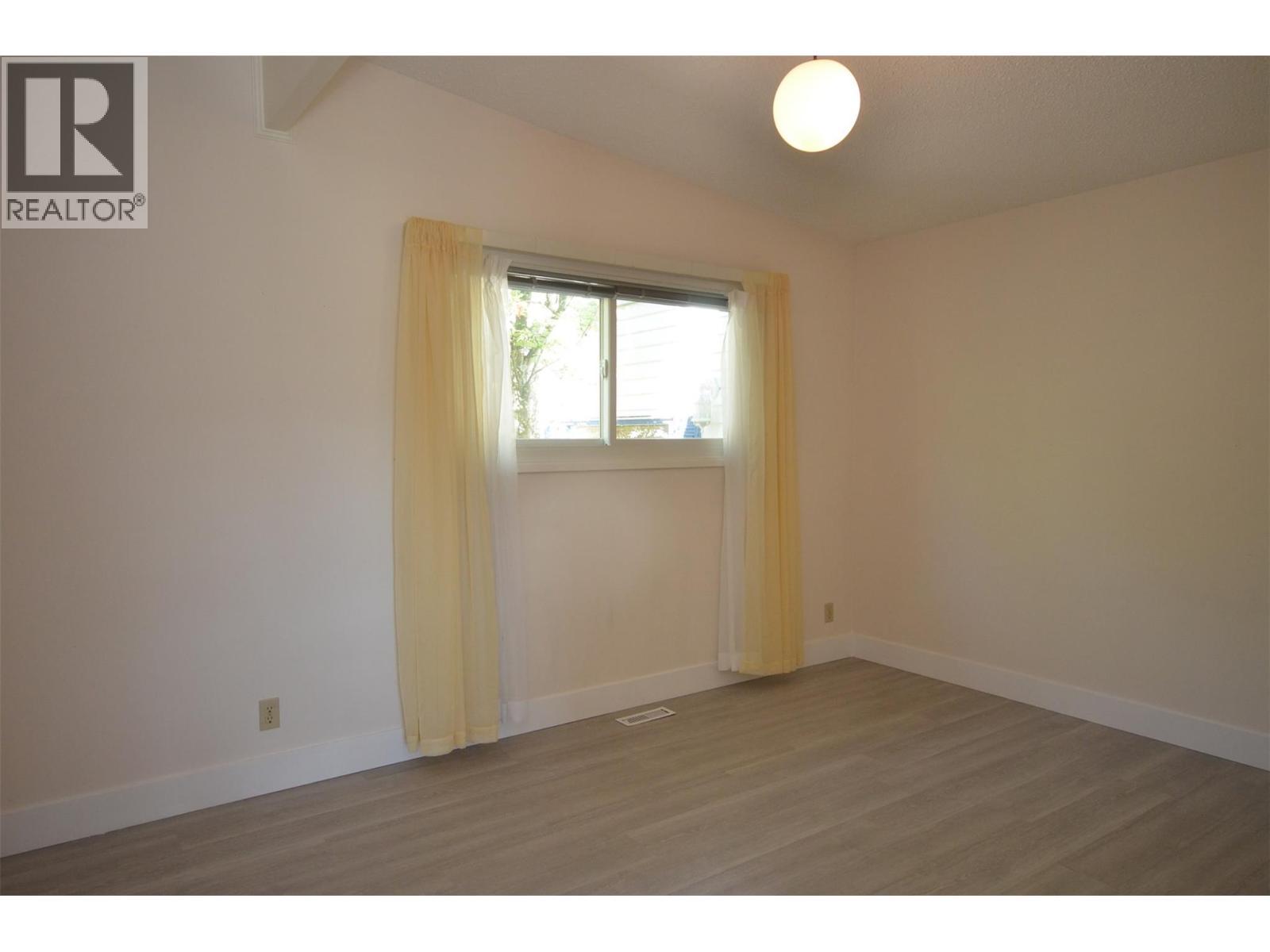 Second bedroom - 6609 Southwind Road, Vernon, BC - Indoor Photo Showing Other Room