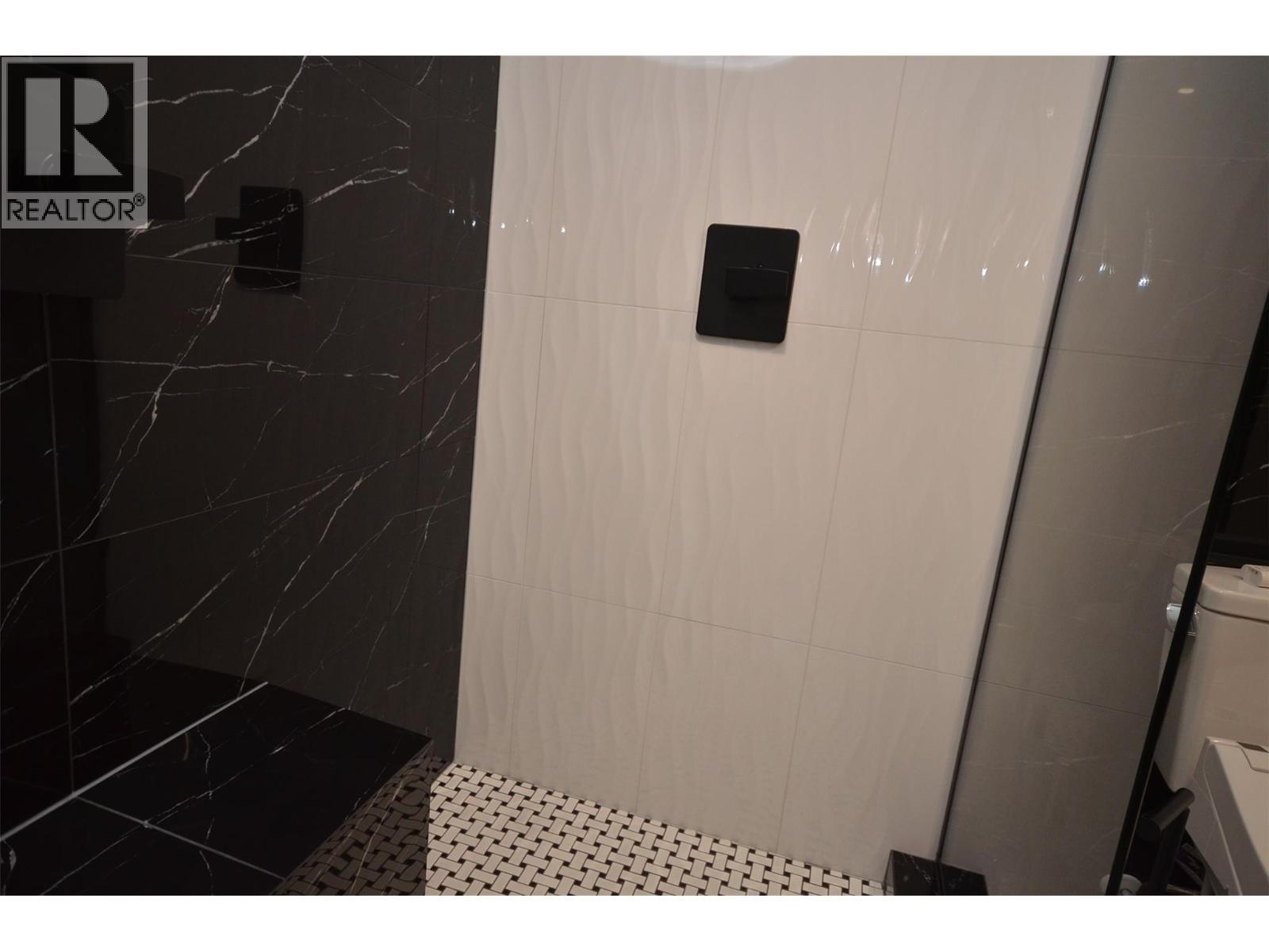 Spacious shower - 6609 Southwind Road, Vernon, BC - Indoor