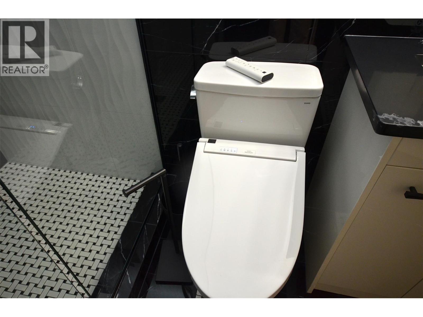 Quality fixtures - 6609 Southwind Road, Vernon, BC - Indoor Photo Showing Laundry Room