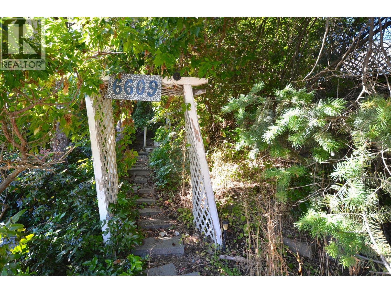 Welcome to 6609. Just up the steps - 6609 Southwind Road, Vernon, BC - Outdoor