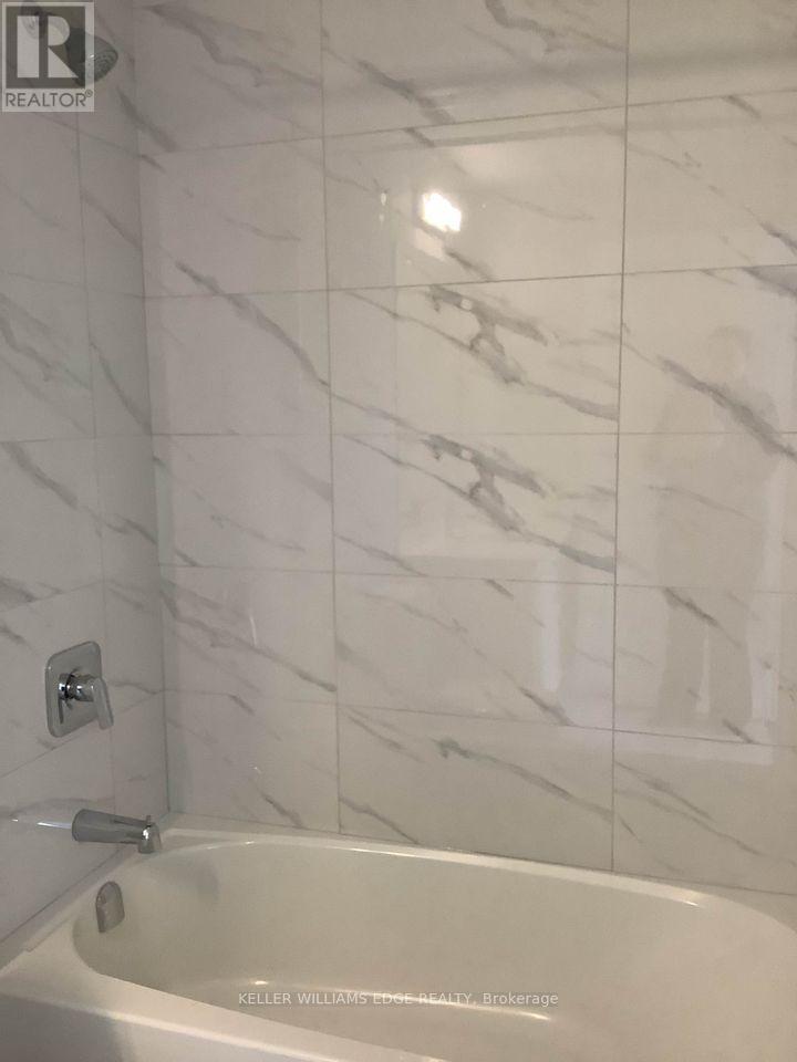 714 - 15 Queen Street S, Hamilton, ON - Indoor Photo Showing Bathroom