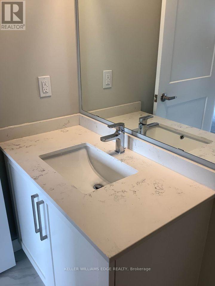 714 - 15 Queen Street S, Hamilton, ON - Indoor Photo Showing Bathroom