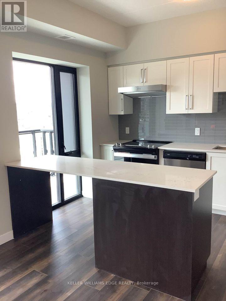 714 - 15 Queen Street S, Hamilton, ON - Indoor Photo Showing Kitchen