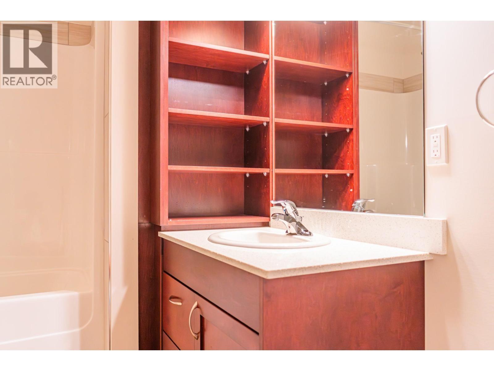 2032 86 Avenue Unit# 1201, Dawson Creek, BC - Indoor Photo Showing Bathroom