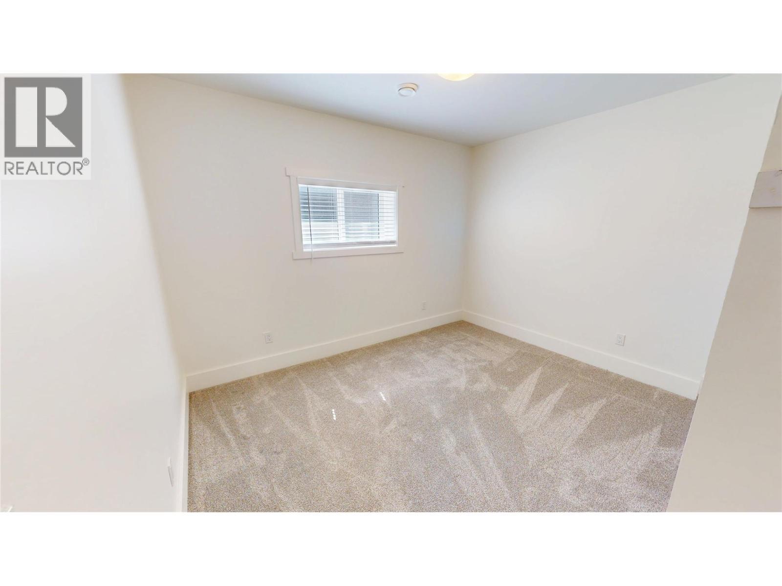 4760 Willow Avenue, Canal Flats, BC - Indoor Photo Showing Other Room