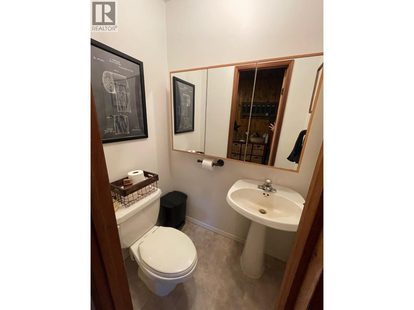 323 Oak Road, Vanderhoof, BC - Indoor Photo Showing Bathroom