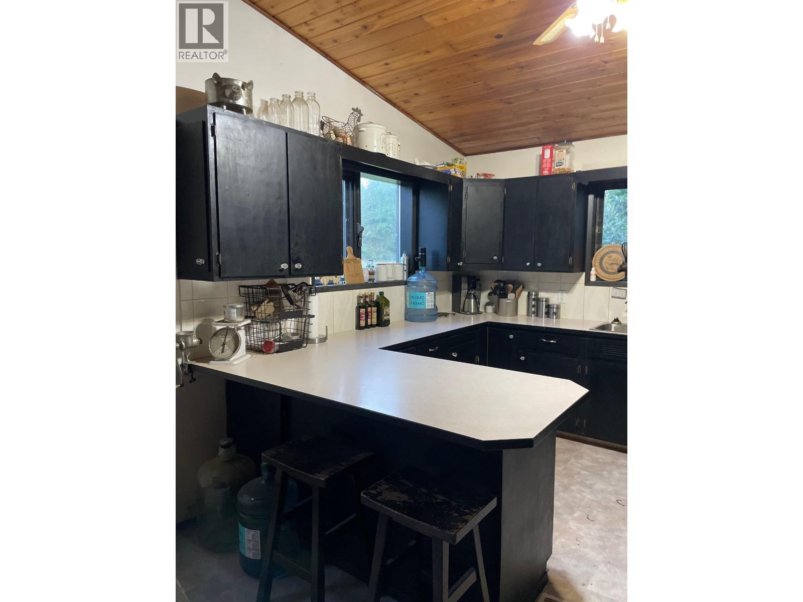 323 Oak Road, Vanderhoof, BC - Indoor